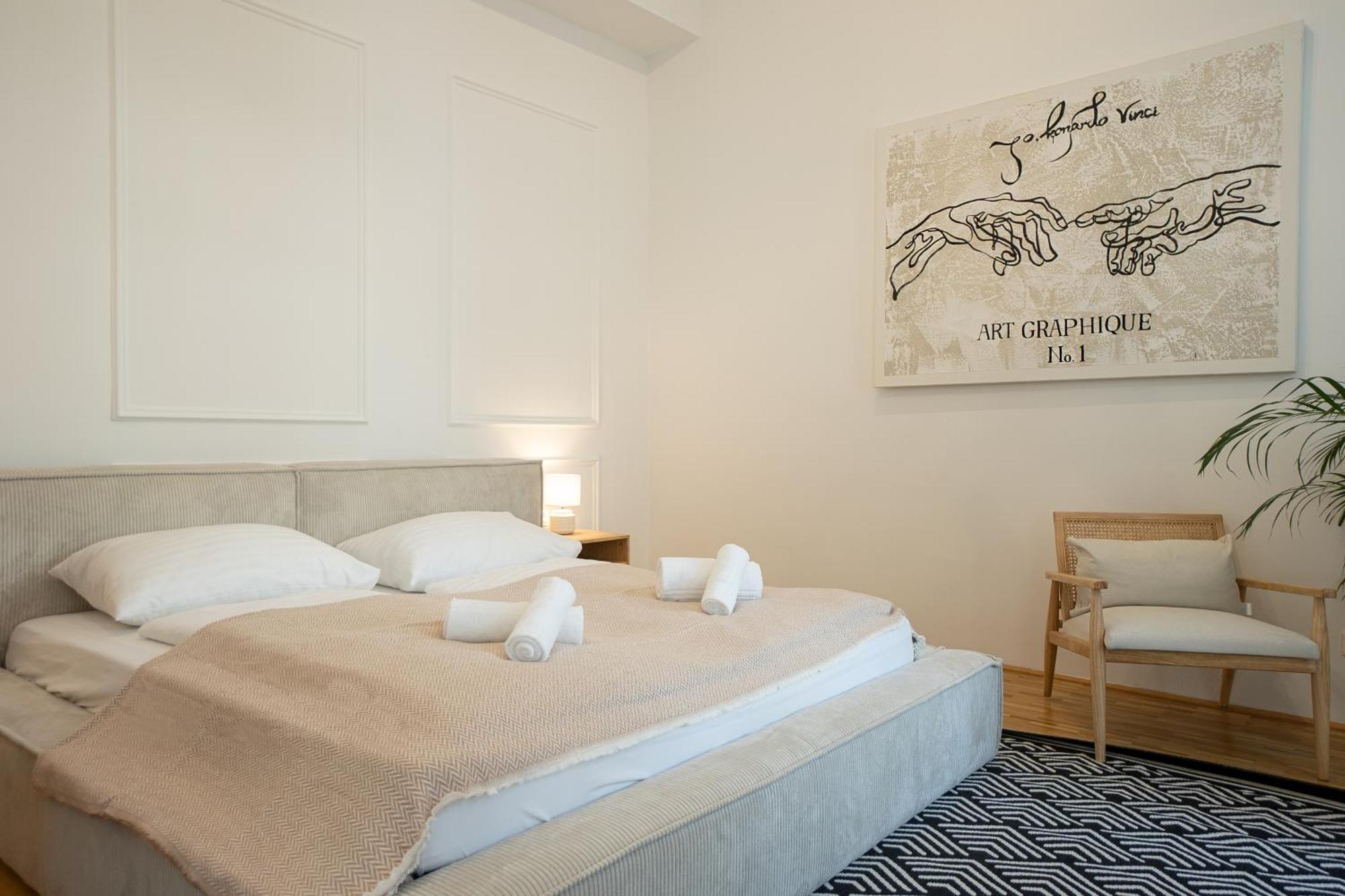 Vibrant 107 M2 Flat In The City Center Виена Екстериор снимка