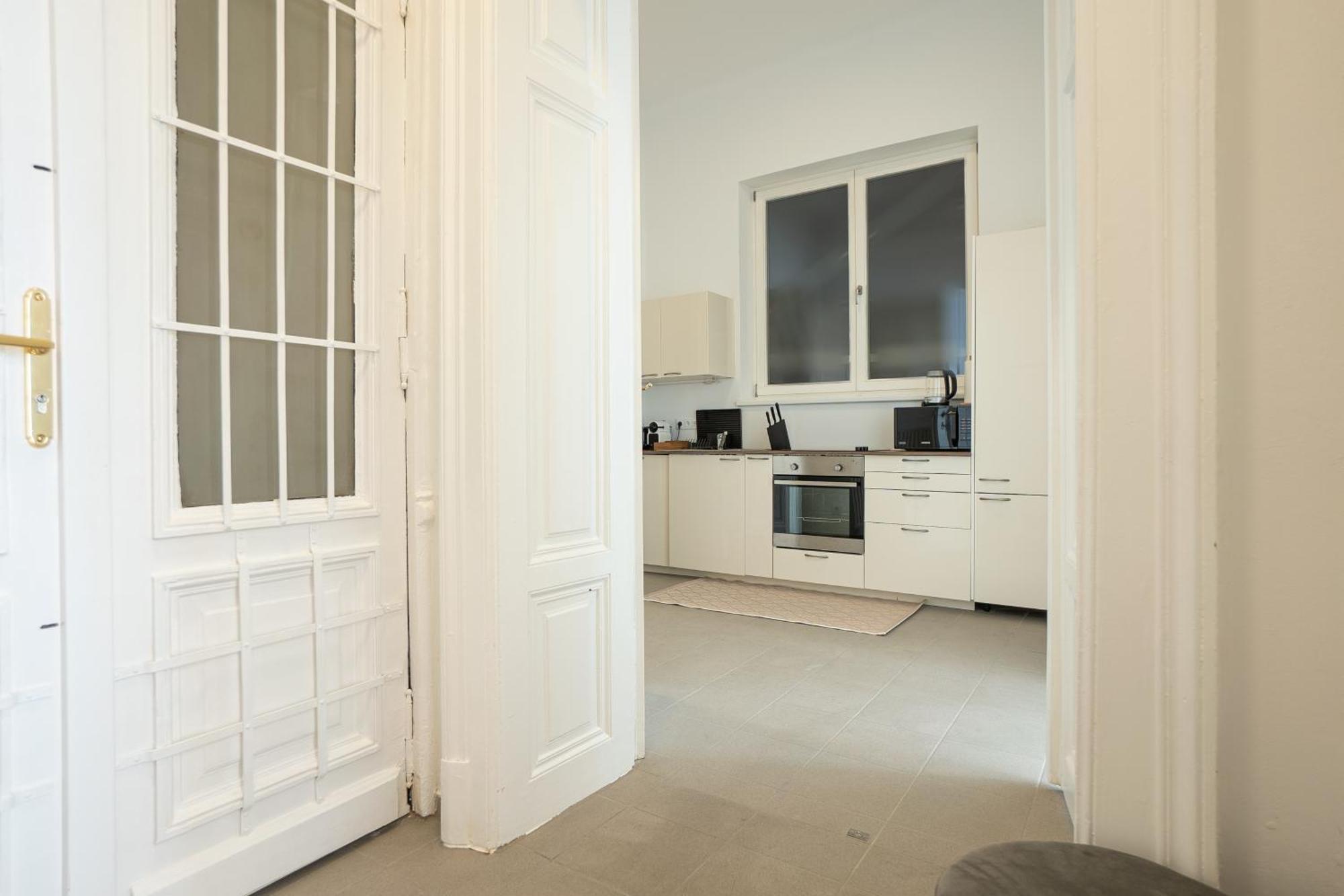 Vibrant 107 M2 Flat In The City Center Виена Екстериор снимка