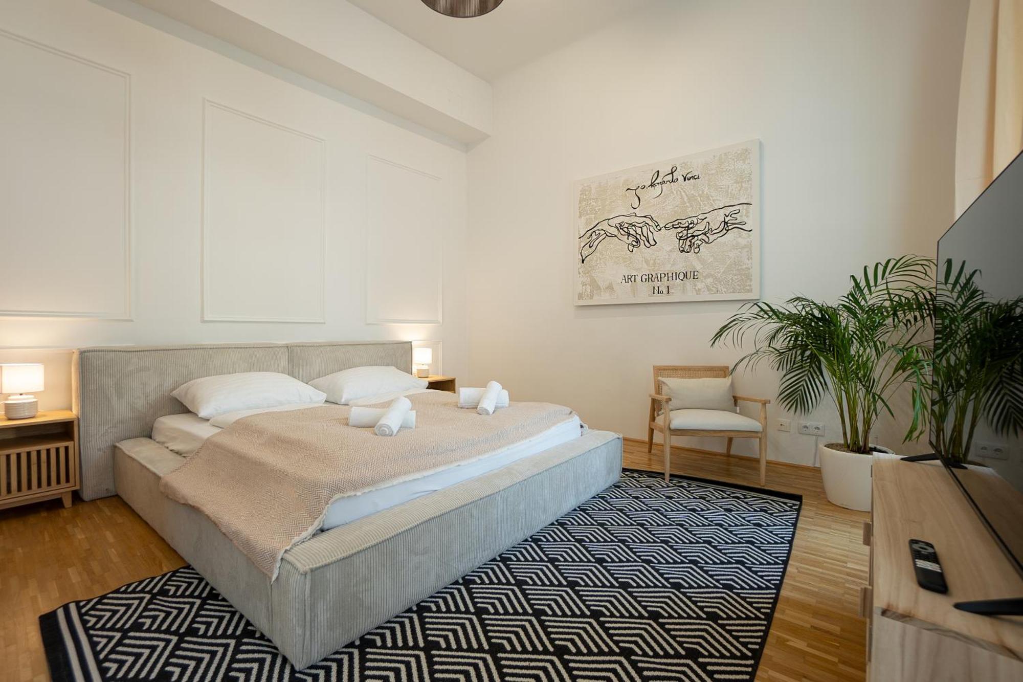 Vibrant 107 M2 Flat In The City Center Виена Екстериор снимка