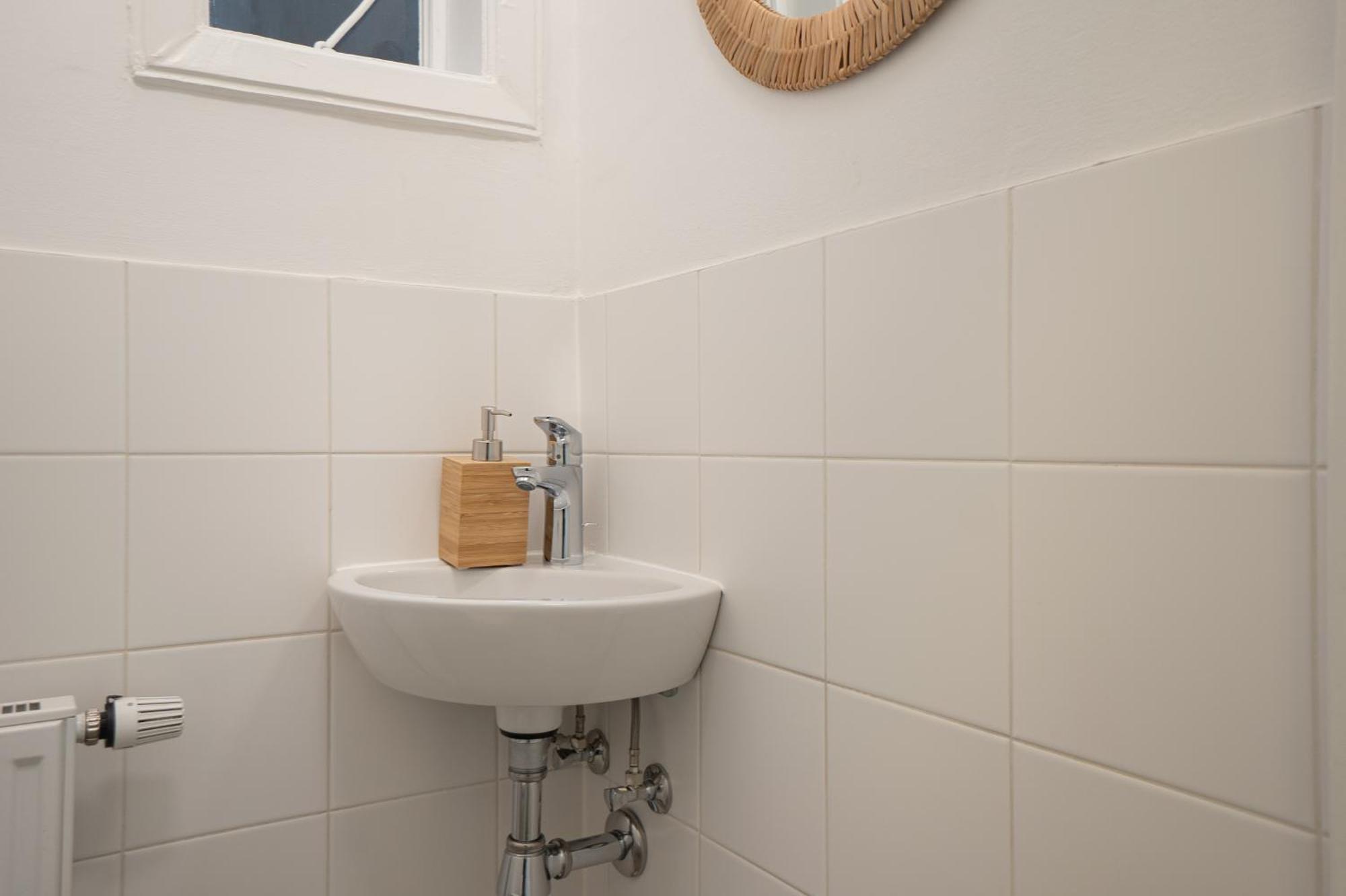 Vibrant 107 M2 Flat In The City Center Виена Екстериор снимка