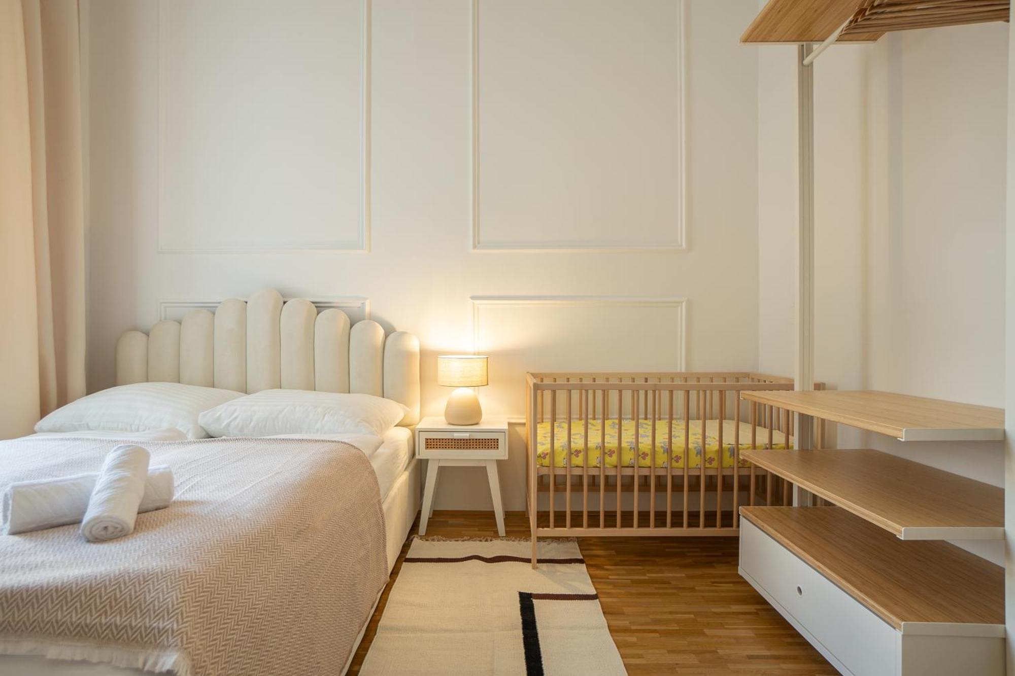 Vibrant 107 M2 Flat In The City Center Виена Екстериор снимка