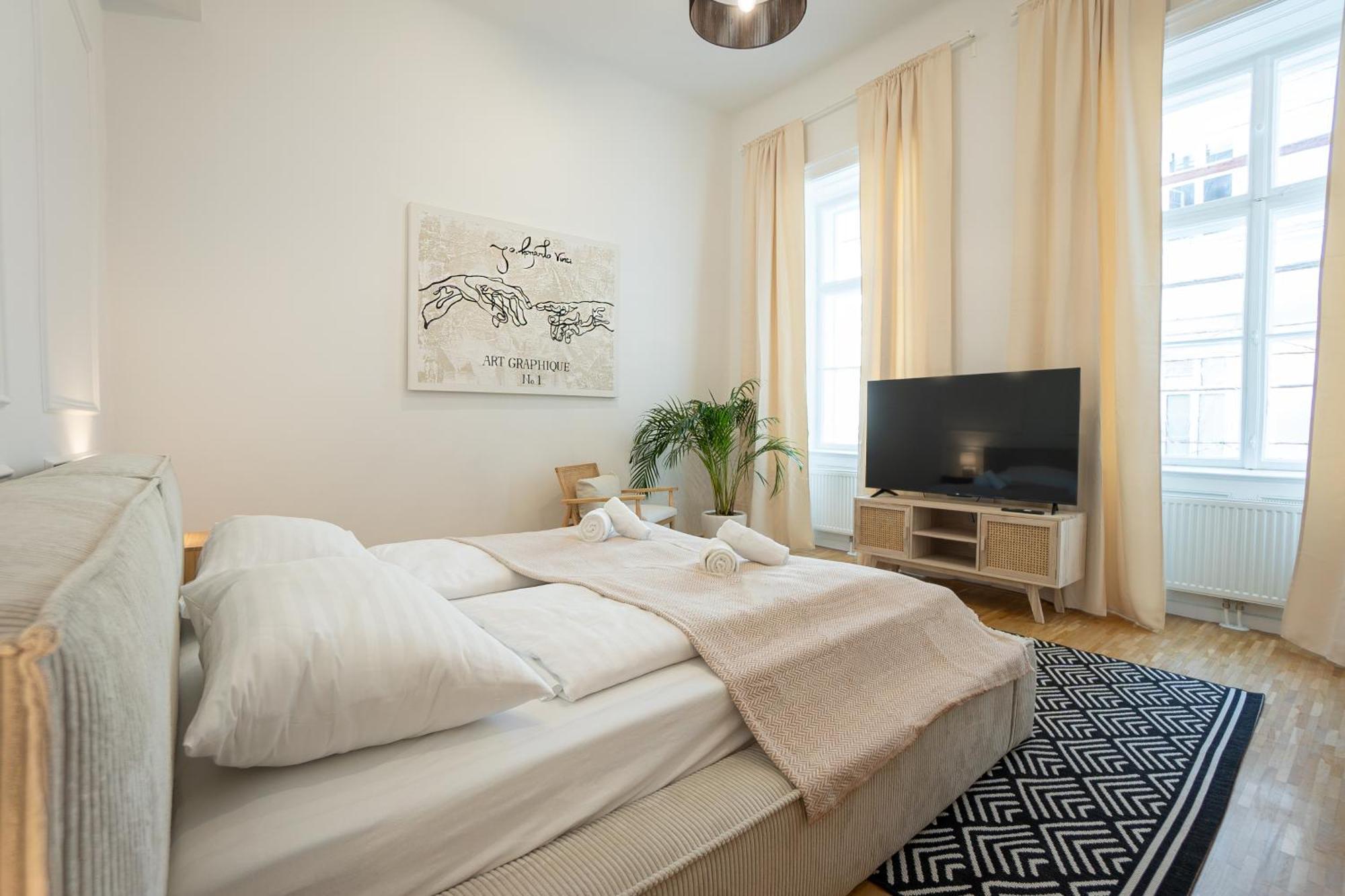 Vibrant 107 M2 Flat In The City Center Виена Екстериор снимка