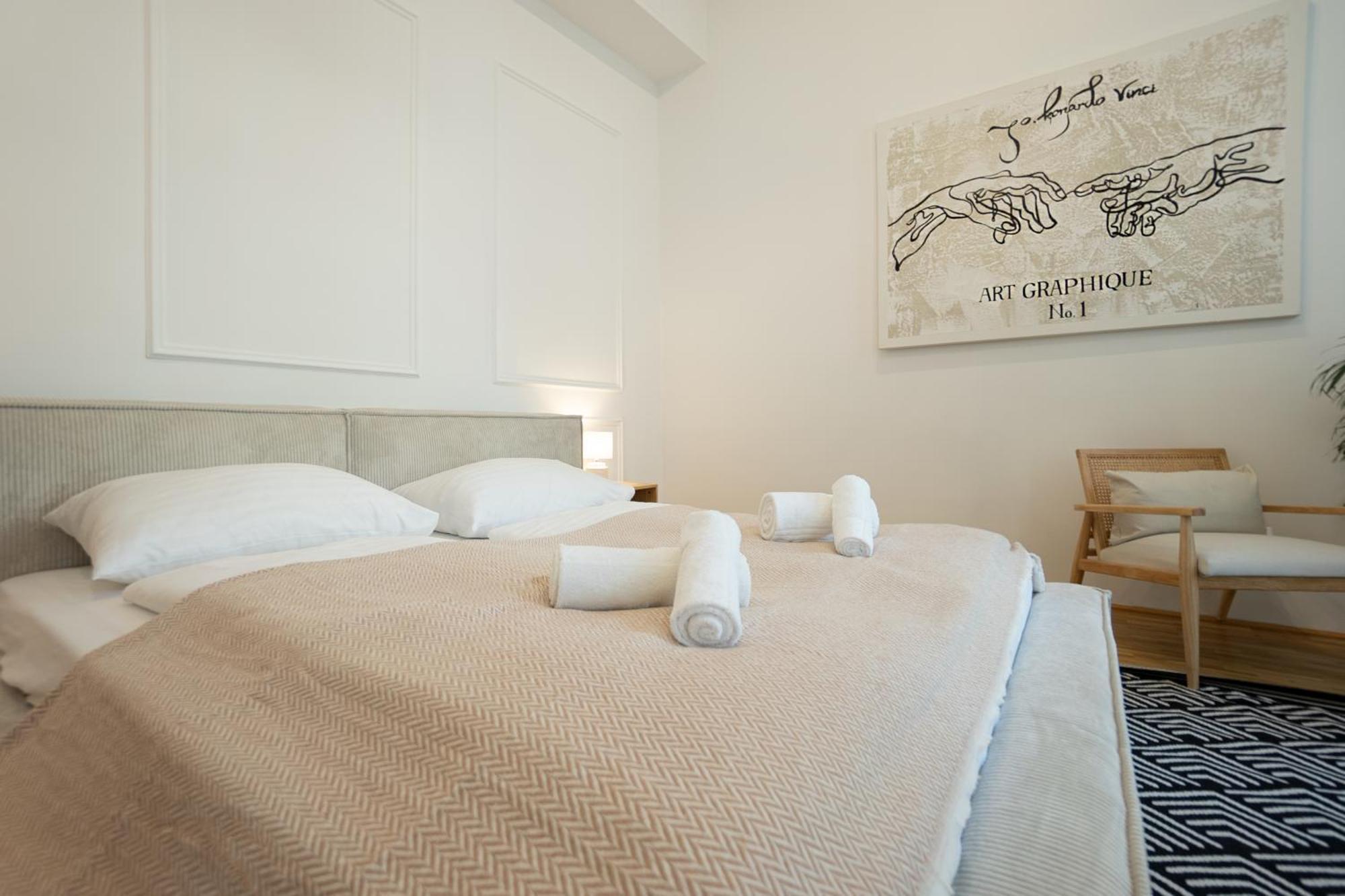 Vibrant 107 M2 Flat In The City Center Виена Екстериор снимка