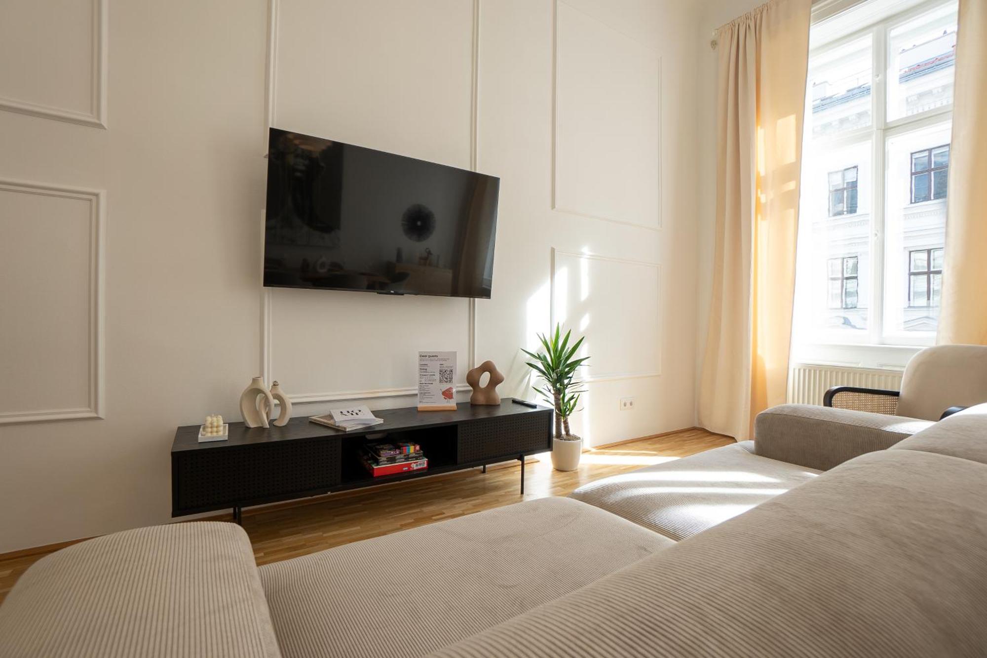 Vibrant 107 M2 Flat In The City Center Виена Екстериор снимка